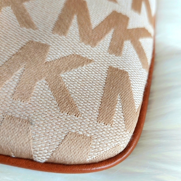 NWOT Michael Kors MK Signature Canvas Swing Pack - Picture 4 of 12